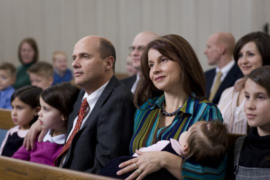 Family_in_church